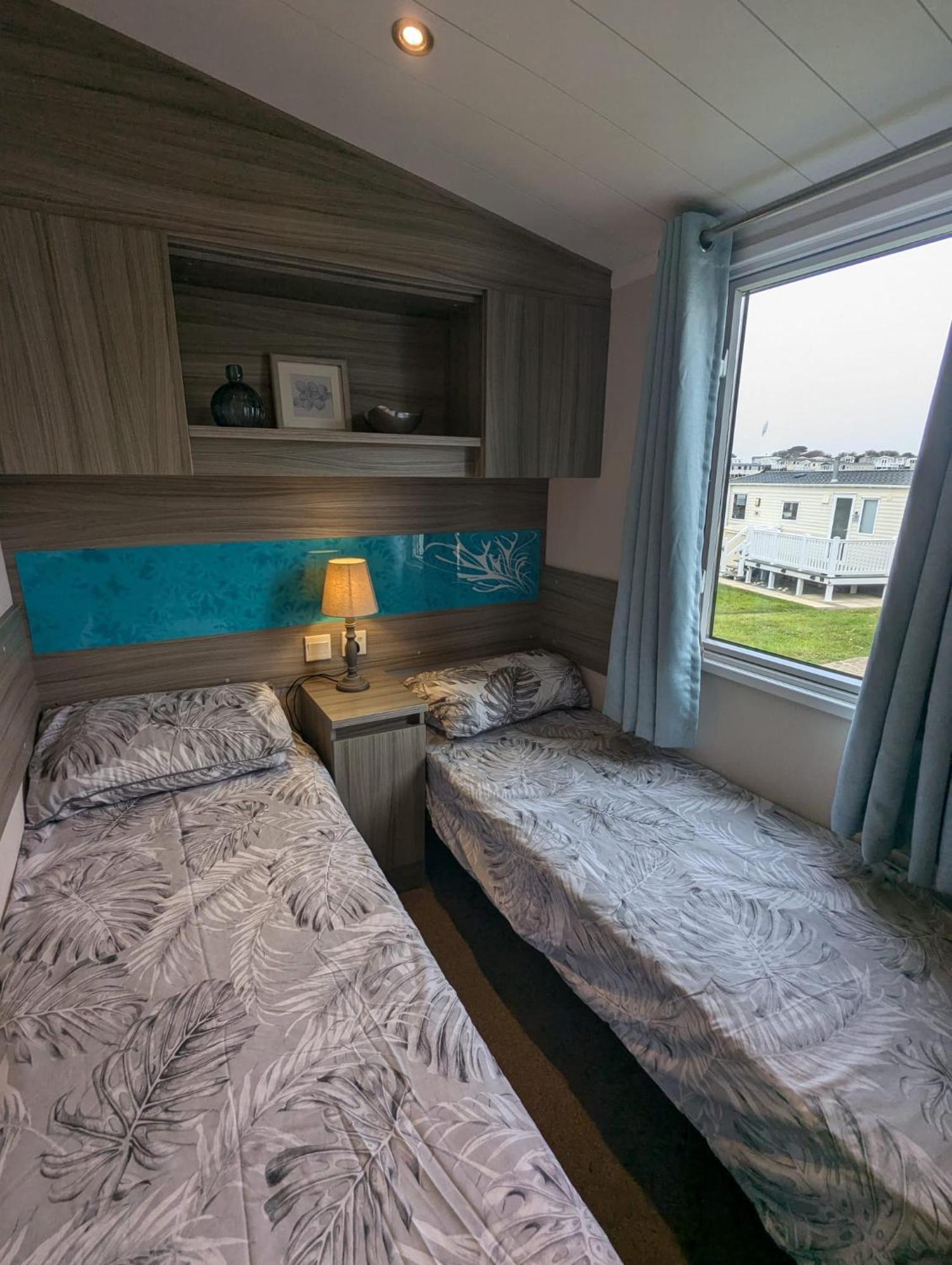 Beautifully Presented Dog Friendly Caravan On Very Popular Littlesea Holiday Haven Park Weymouth Wyke Regis Exterior foto