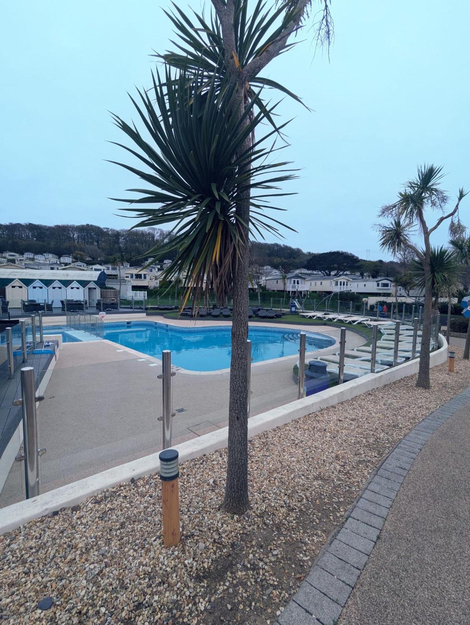 Beautifully Presented Dog Friendly Caravan On Very Popular Littlesea Holiday Haven Park Weymouth Wyke Regis Exterior foto